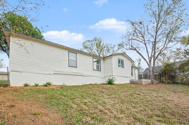 928 Ash Crescent Street, Fort Worth, TX 76104