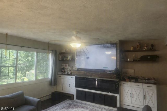 15 Conklin Ave, Hopatcong Boro, NJ 07874