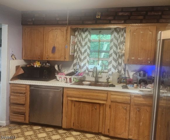 15 Conklin Ave, Hopatcong Boro, NJ 07874