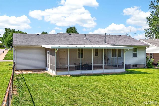 402 Rose Drive, St Charles, MO 63301
