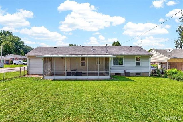 402 Rose Drive, St Charles, MO 63301