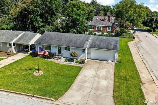 402 Rose Drive, St Charles, MO 63301