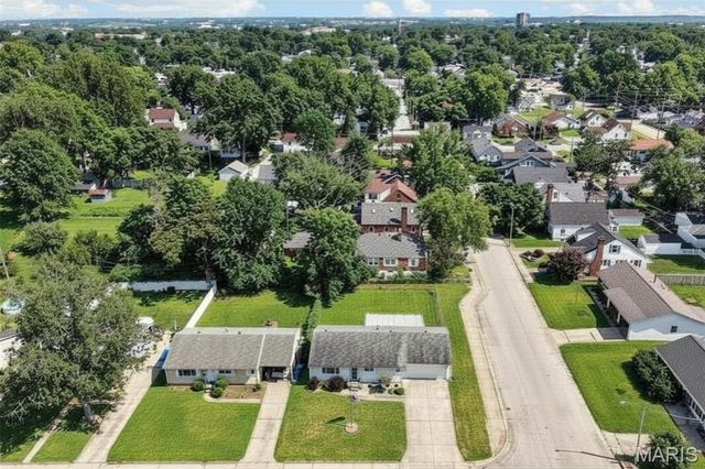402 Rose Drive, St Charles, MO 63301