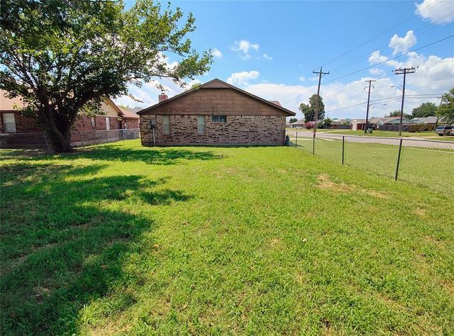940 NW 12th Street, Moore, OK 73160