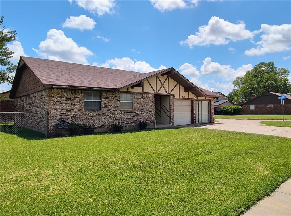 940 NW 12th Street, Moore, OK 73160