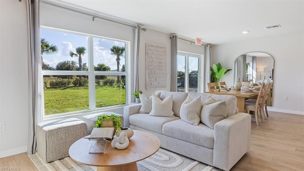 Image 4 of property listing at 3516 13TH AVE, Cape Coral, FL 33909