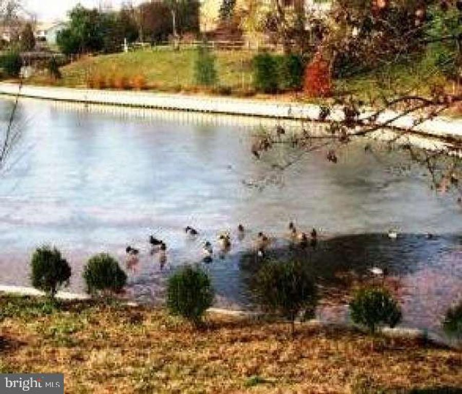 960 JAMESTOWN RD, Hightstown, NJ 08520