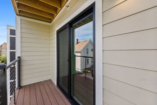 17 Holmes 2R, Quincy, MA 02171