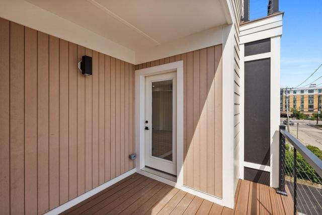 17 Holmes 2R, Quincy, MA 02171