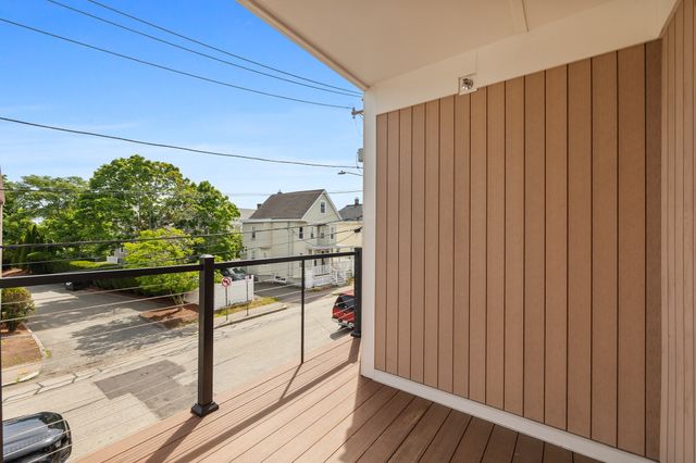 17 Holmes 2R, Quincy, MA 02171
