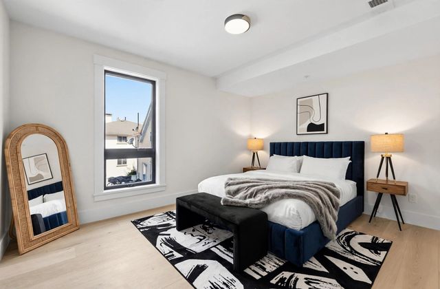 17 Holmes 2R, Quincy, MA 02171