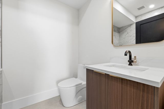17 Holmes 2R, Quincy, MA 02171