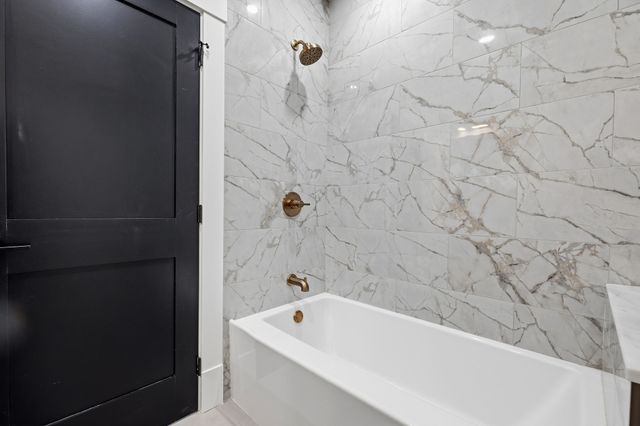 17 Holmes 2R, Quincy, MA 02171