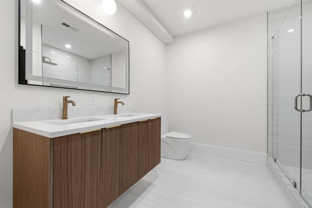 17 Holmes 2R, Quincy, MA 02171