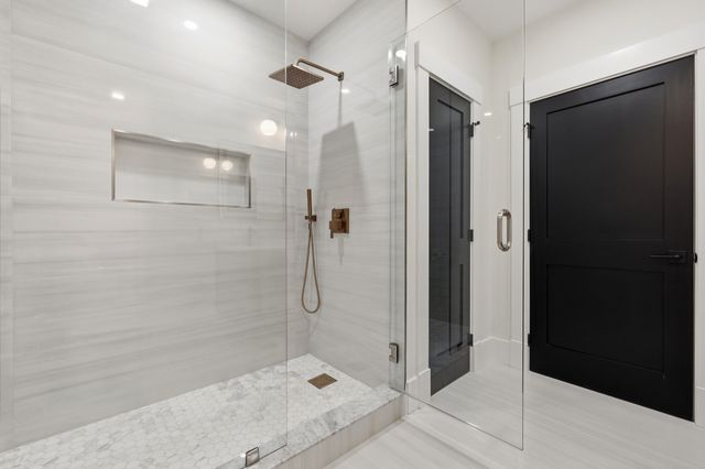 17 Holmes 2R, Quincy, MA 02171