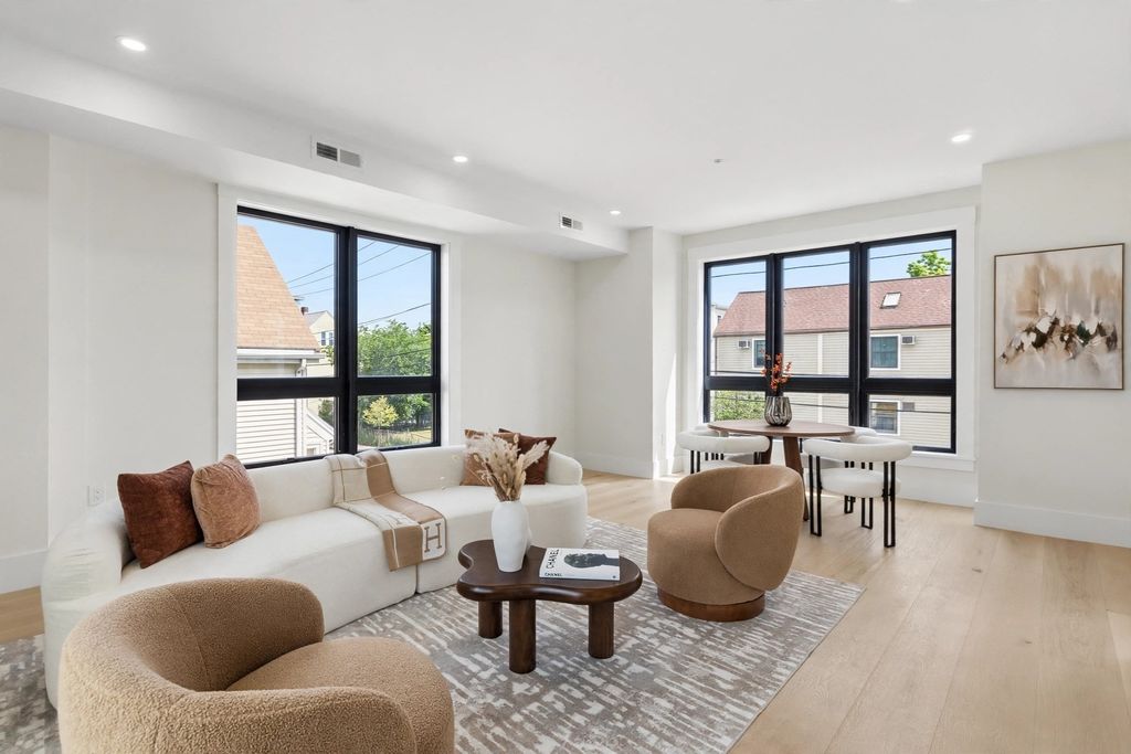 17 Holmes 2R, Quincy, MA 02171