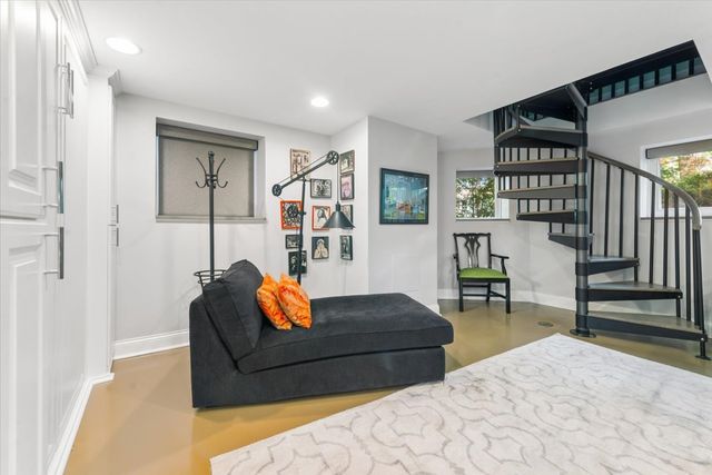 2215 W ARTHUR Avenue, Chicago, IL 60645