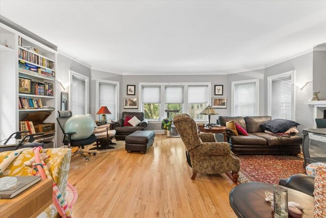 2215 W ARTHUR Avenue, Chicago, IL 60645