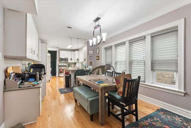 2215 W ARTHUR Avenue, Chicago, IL 60645