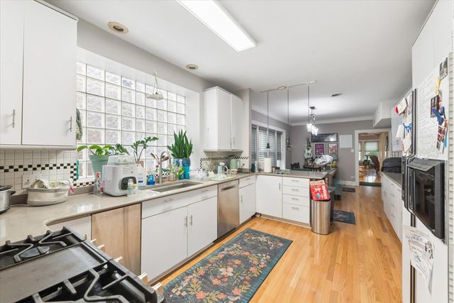 2215 W ARTHUR Avenue, Chicago, IL 60645