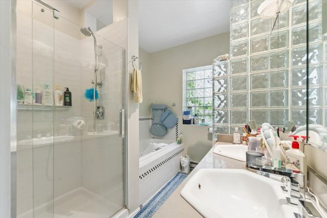 2215 W ARTHUR Avenue, Chicago, IL 60645