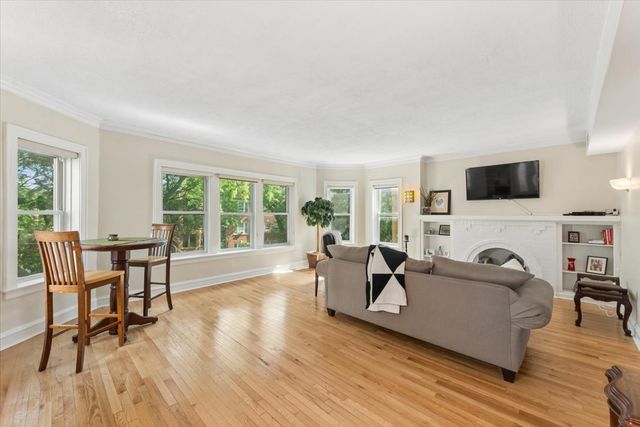 2215 W ARTHUR Avenue, Chicago, IL 60645