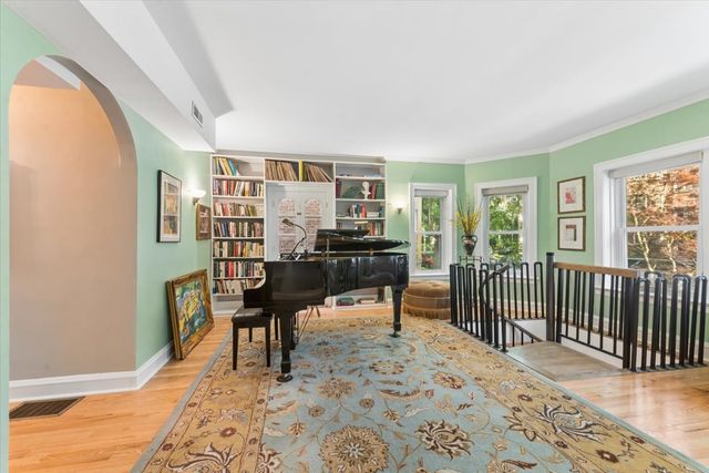 2215 W ARTHUR Avenue, Chicago, IL 60645