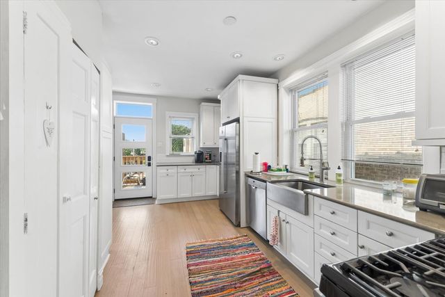 2215 W ARTHUR Avenue, Chicago, IL 60645
