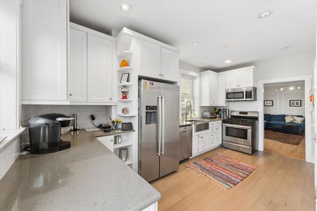 2215 W ARTHUR Avenue, Chicago, IL 60645