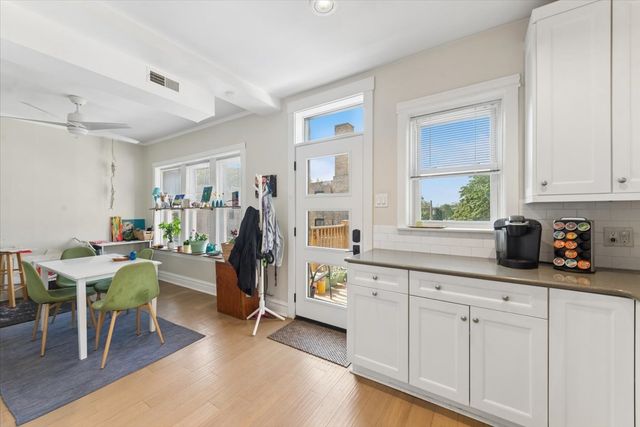 2215 W ARTHUR Avenue, Chicago, IL 60645