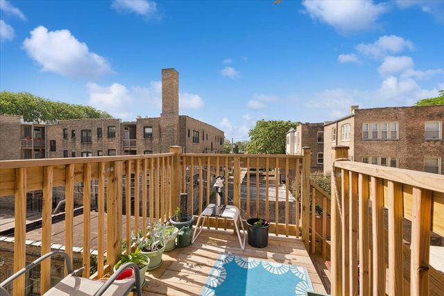 2215 W ARTHUR Avenue, Chicago, IL 60645