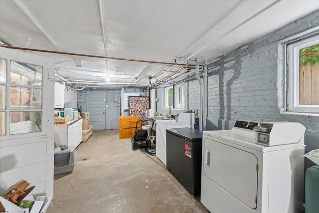 2215 W ARTHUR Avenue, Chicago, IL 60645