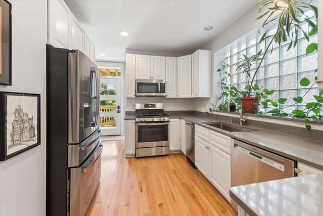 2215 W ARTHUR Avenue, Chicago, IL 60645