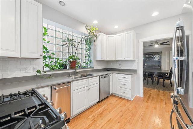 2215 W ARTHUR Avenue, Chicago, IL 60645