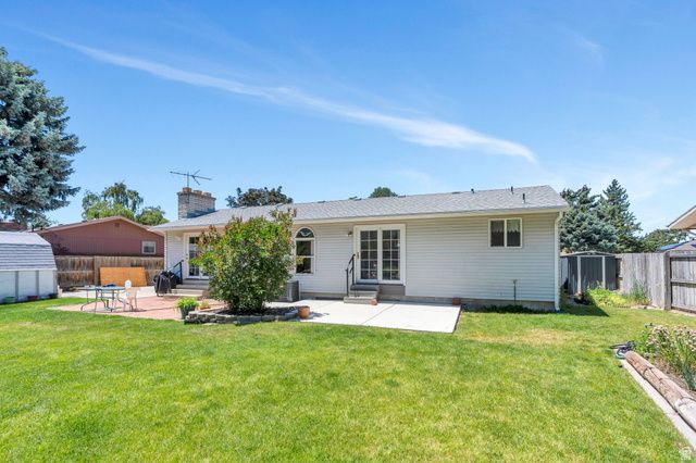 8093 S BEAUMONT DR, Sandy, UT 84093