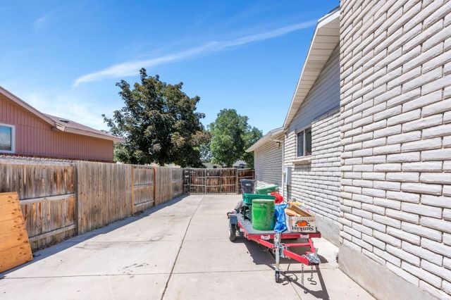 8093 S BEAUMONT DR, Sandy, UT 84093
