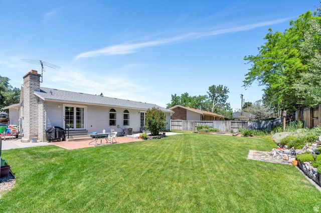 8093 S BEAUMONT DR, Sandy, UT 84093