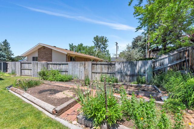 8093 S BEAUMONT DR, Sandy, UT 84093