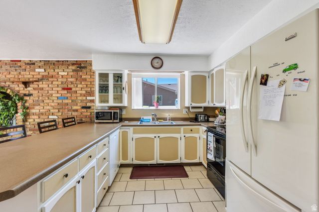 8093 S BEAUMONT DR, Sandy, UT 84093