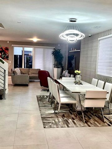 6846 NW 103rd Ave 6846, Doral, FL 33178