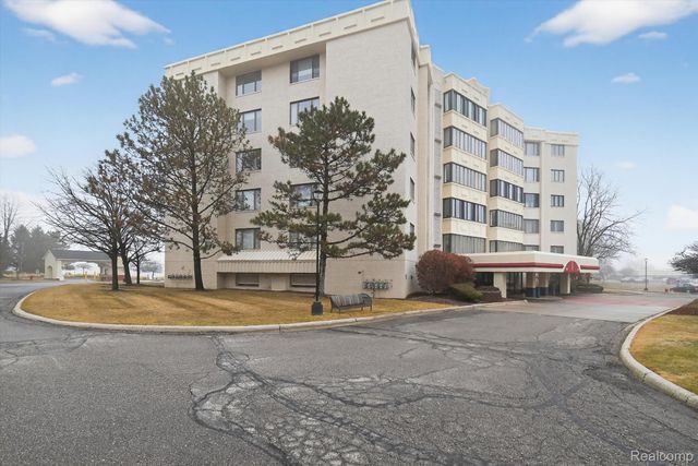 43100 12 Oaks Crescent Drive 2033, Novi, MI 48377