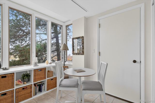 43100 12 Oaks Crescent Drive 2033, Novi, MI 48377