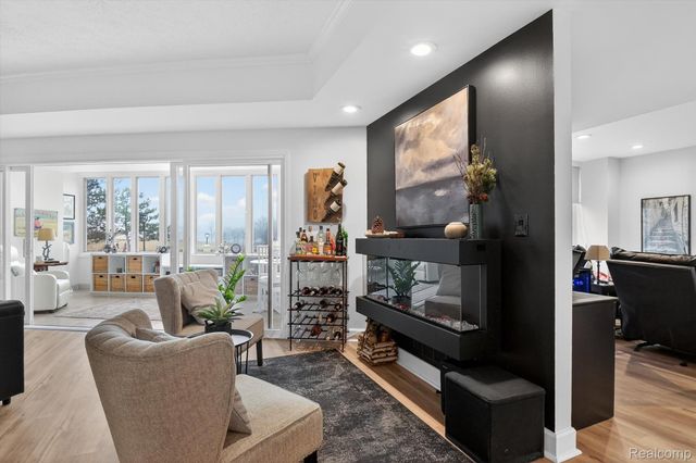 43100 12 Oaks Crescent Drive 2033, Novi, MI 48377