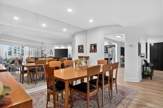 43100 12 Oaks Crescent Drive 2033, Novi, MI 48377