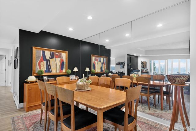 43100 12 Oaks Crescent Drive 2033, Novi, MI 48377