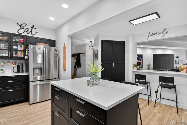 43100 12 Oaks Crescent Drive 2033, Novi, MI 48377