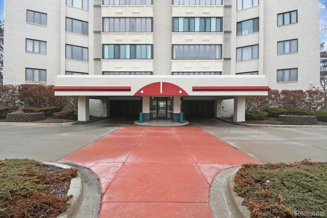 43100 12 Oaks Crescent Drive 2033, Novi, MI 48377