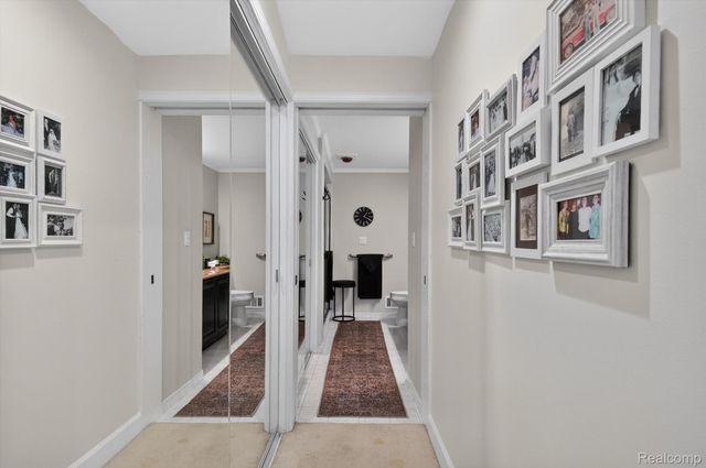 43100 12 Oaks Crescent Drive 2033, Novi, MI 48377