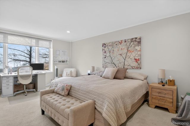 43100 12 Oaks Crescent Drive 2033, Novi, MI 48377