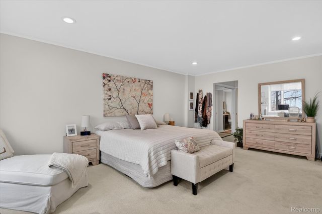 43100 12 Oaks Crescent Drive 2033, Novi, MI 48377